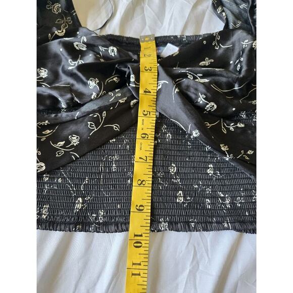 Urban Outfitters Small Maya Smocked Floral Black Top Dark Cottagecore Cropped - Picture 10 of 10